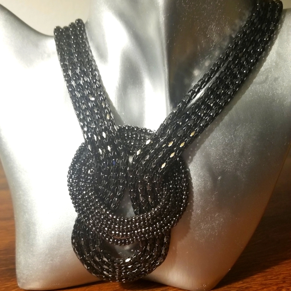 Gorgeous black necklace